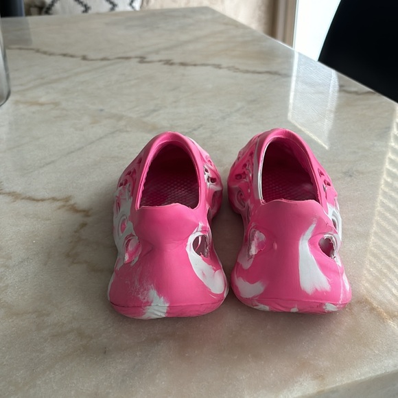 8 pink yezzy slides - Picture 3 of 6